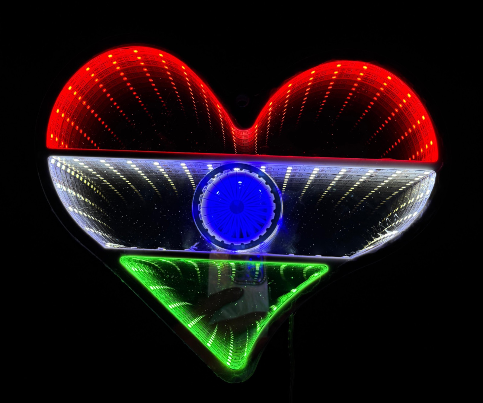 LH25-055 India Heart Flag