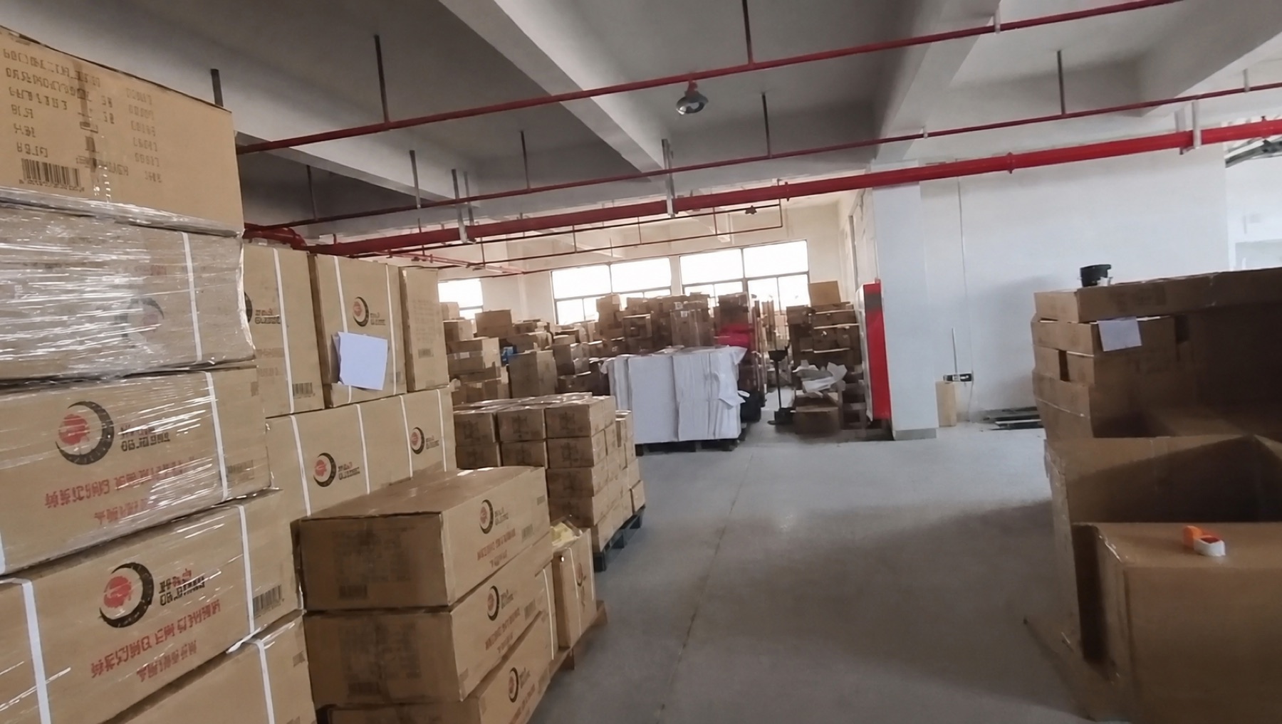 Order fulfilment at the LihuaLux factory